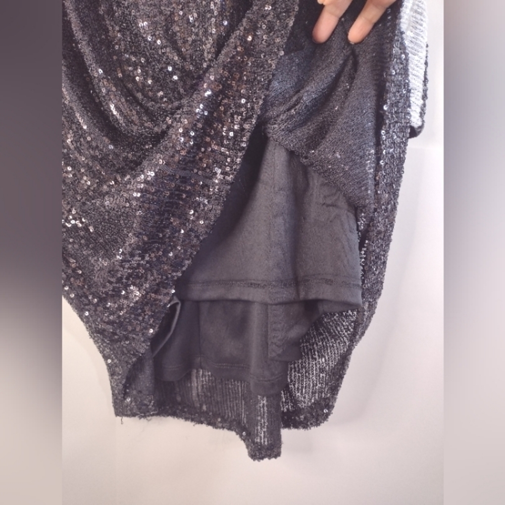 Cable & gauge women's black & white sequin Cold shoulder top size (1X) - Picture 3 of 14